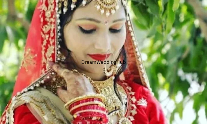 Dolly Beauty Parlour